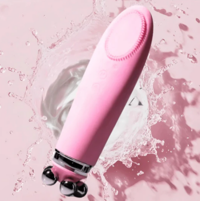Face massager for rejuvenating skin and reducing tension with soothing vibrations